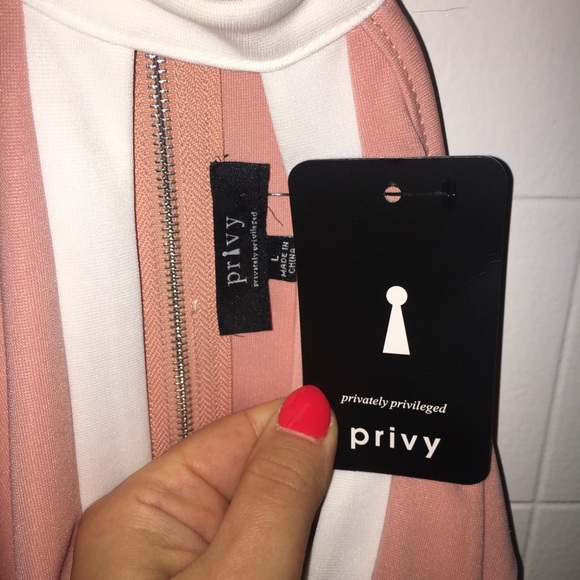 Mauve Dress (Perfect for Graduation) - Picture 3 of 4